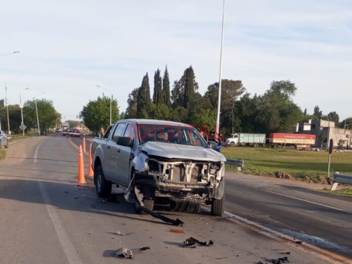 Fuerte choque entre un camión y una camioneta en Nogoyá. Foto: P.E.R. Fuerte choque entre un camión y una camioneta en Nogoyá. Foto: P.E.R.