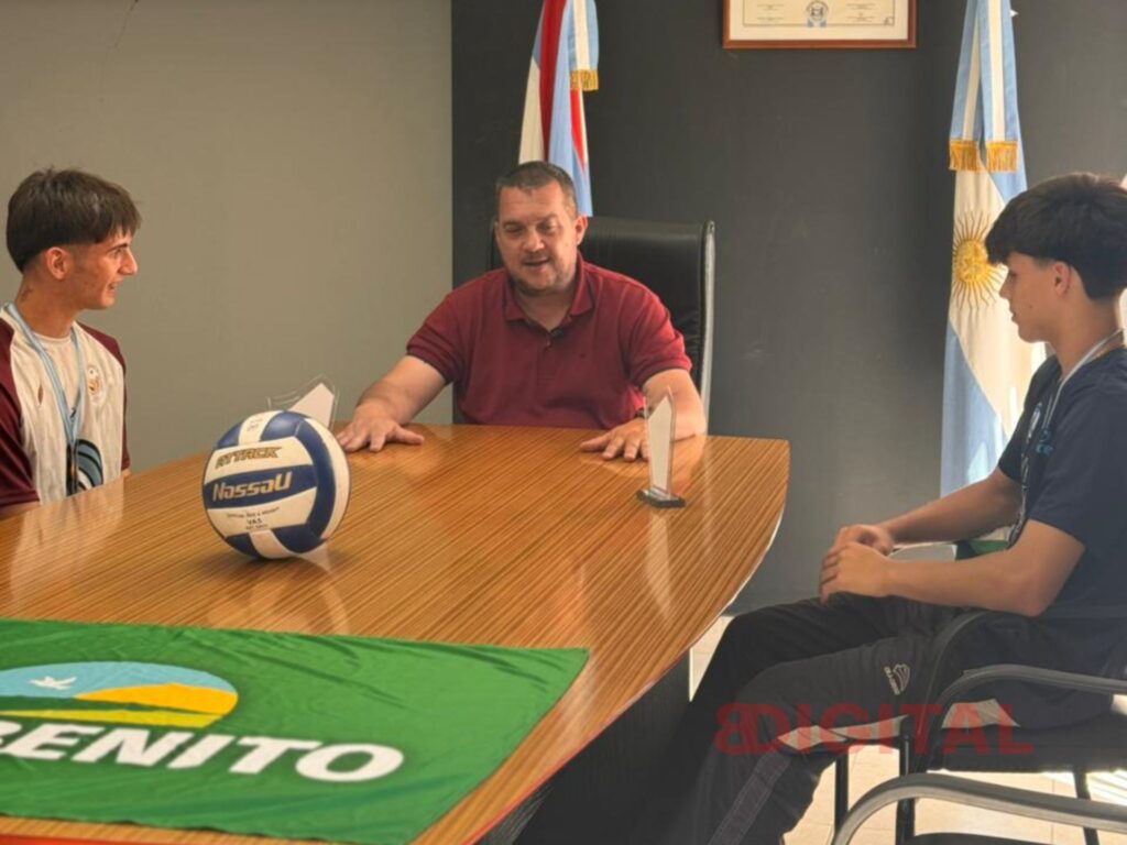 San Benito reconoció a jóvenes deportistas destacados de vóley