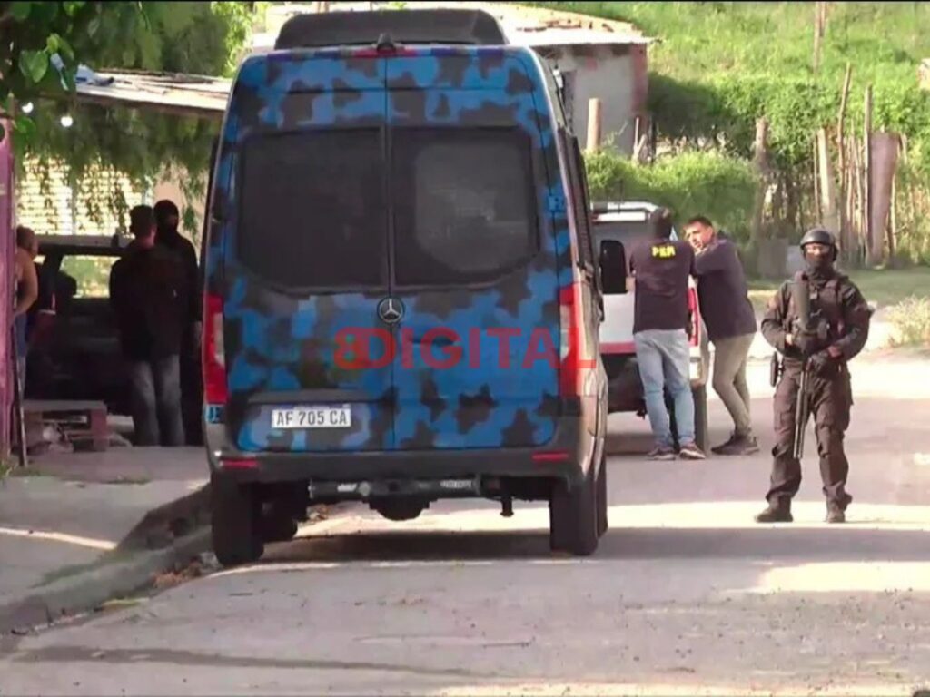 Allanamientos y armas secuestradas en barrio Mosconi. Foto: Elonce
