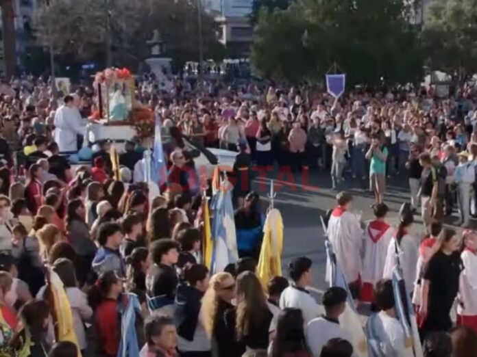 Cientos de fieles participaron de la celebración en honor a la Virgen del Rosario en Paraná
