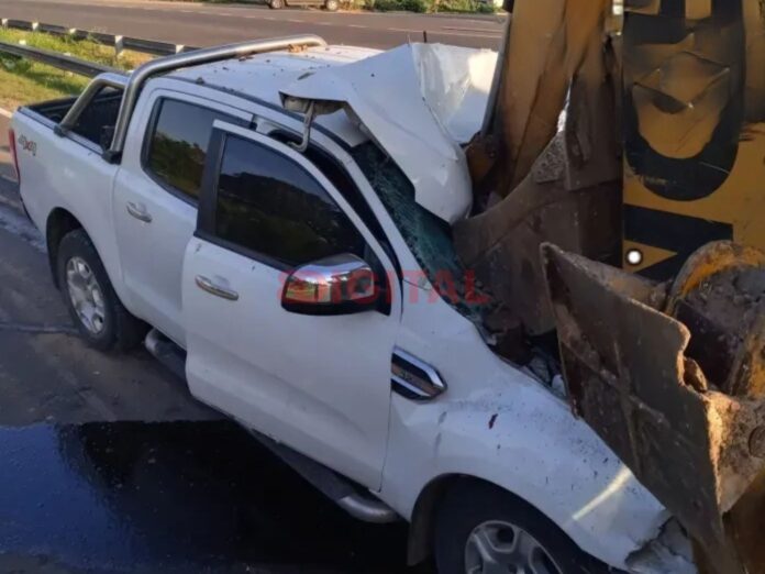 Una camioneta chocó contra una máquina vial. Foto: BVP.