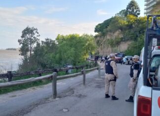Buscan intensamente a un adolescente que cayó al río Paraná en San Lorenzo Buscan intensamente a un adolescente que cayó al río Paraná en San Lorenzo. Foto: Rosario Info.