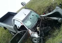 Rescataron y hospitalizaron a dos personas tras violento despiste y vuelco en Ruta 12.