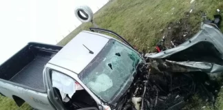 Rescataron y hospitalizaron a dos personas tras violento despiste y vuelco en Ruta 12.