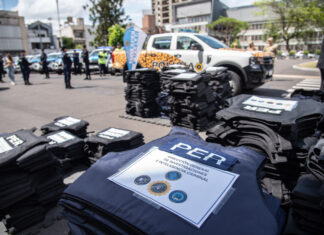 Frigerio distribuyó 1.300 chalecos antibalas a la Policía de Entre Ríos para reforzar la prevención y el cuidado de los agentes. Foto: GER.