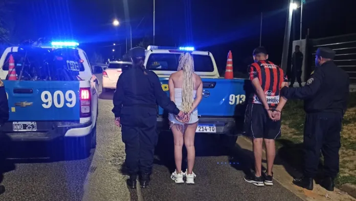 Detienen a dos jóvenes en Paraná con un kilo de marihuana tras un operativo de rutina