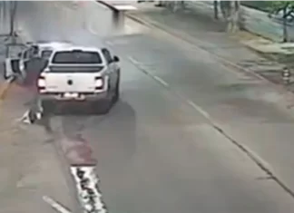 Una camioneta chocó intencionalmente dos veces a un auto y un bebé terminó con fractura de cráneo
