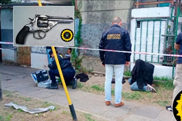 Policías simularon ser compradores y detuvieron a un joven que intentó venderles un arma de fuego en Paraná. Foto: P.E.R.