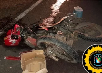 Choque entre una moto y un camión en Villa Domínguez. Foto: (PER).