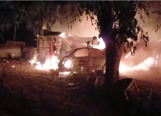 Incendio en una vivienda y un auto en Paraná: intervención rápida de los bomberos evitó una tragedia Postal del incendio. Foto: Bomberos Voluntarios de Paraná.