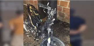 Así quedó la moto de la mujer que denunció a su pareja
