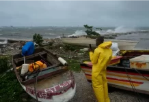 El huracán Melissa toca tierra en Jamaica: ya hay tres muertos. Foto: AP.
