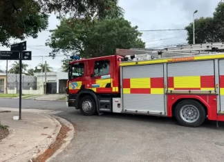 Incendio de cables puso en riesgo a viviendas. Foto: Bomberos Voluntarios de Paraná