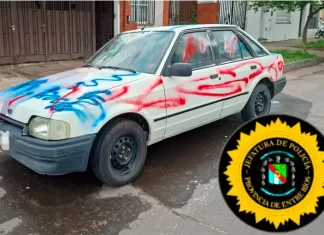 Así quedó el auto del vecino que denunció a los menores