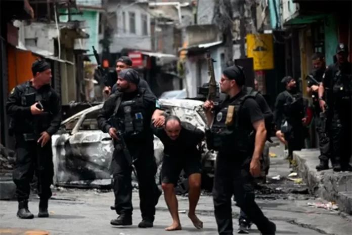 Más de 130 muertos por operativos en favelas de Brasil. Foto: AFP