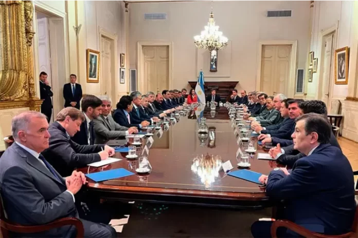 Milei encabezará una mesa de diálogo con gobernadores para avanzar en reformas y el Presupuesto 2026