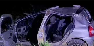 Volcó un Renault Clio en un camino rural cerca de Cerrito.