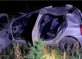 Volcó un Renault Clio en un camino rural cerca de Cerrito.