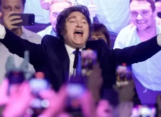 Milei festejó el triunfo nacional: “Le sacamos 14 puntos al kirchnerismo” Milei festejó el triunfo nacional.