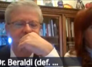 Comenzó el juicio de los Cuadernos: Cristina Kirchner escuchó la acusación como jefa de una asociación ilícita Cristina Kirchner, a la izquierda de su abogado Carlos Beraldi, esta mañana en el inicio del caso