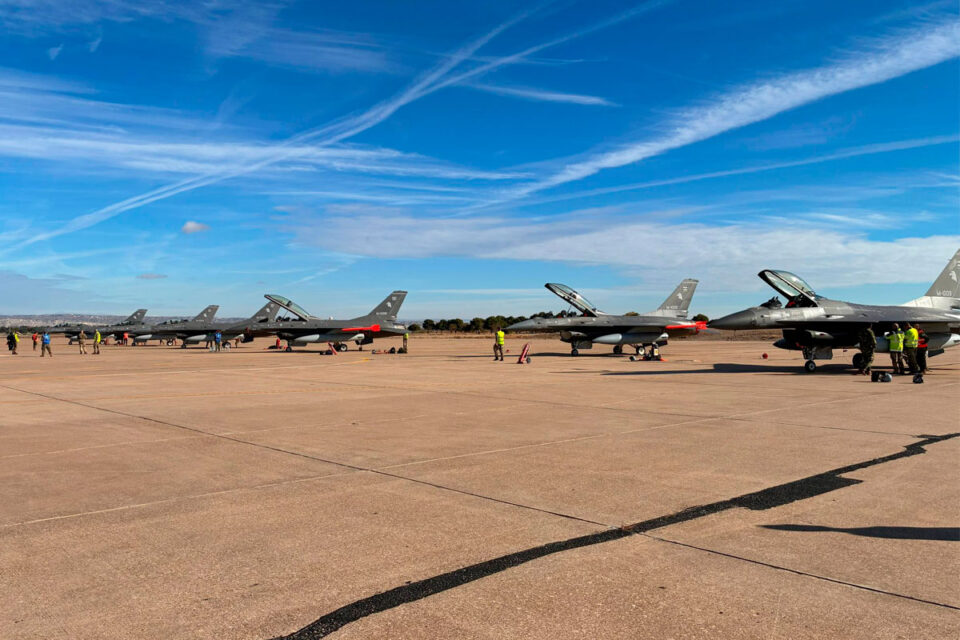 Despegaron los primeros F-16 argentinos