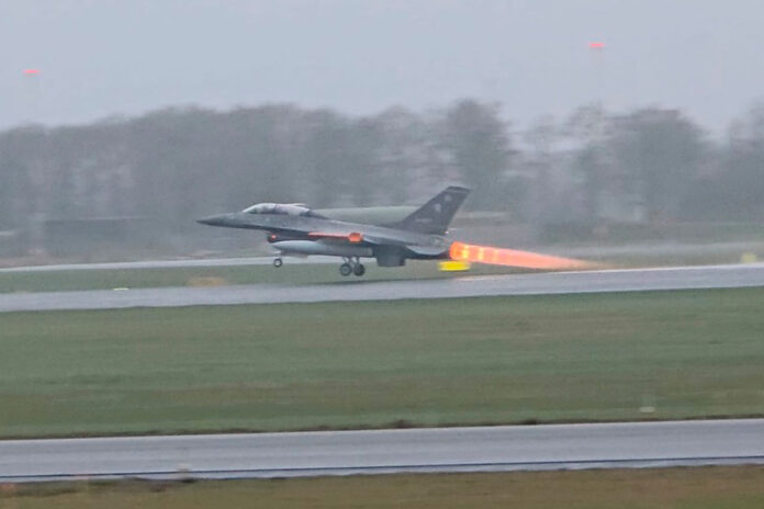 Despegaron los primeros F-16 argentinos Despegaron los primeros F-16 argentinos