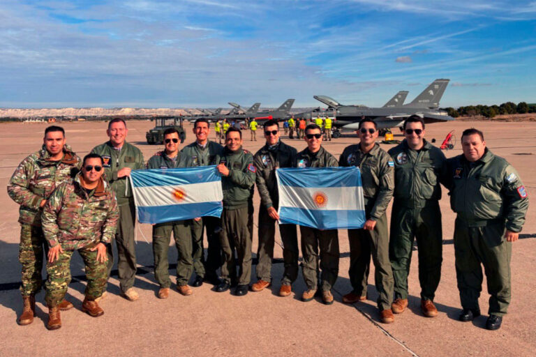Despegaron los primeros F-16 argentinos