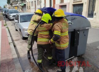 Incendio en un contenedor de basura en Paraná . Foto: (BVP).