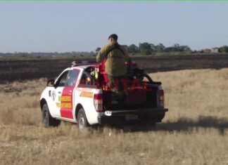 Incendio de pastizales arrasó cuatro hectáreas en San Benito: bomberos evitaron que el fuego llegara a un desarmadero Bomberos evitaron que el fuego llegara a un desarmadero. Foto: Elonce