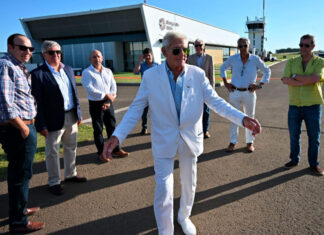 Aeropuerto de Salto, celebró la presentación del libro homenaje al piloto Hebert Rattin