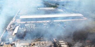 Se reavivó el fuego en el polo industrial de Ezeiza y crece la angustia a una semana del incendio que arrasó el lugar