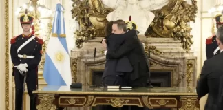 Javier Milei le tomó juramento a Manuel Adorni