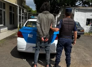Detuvieron a un hombre que rompió la vidriera de un comercio en Paraná Detuvieron a un hombre que rompió la vidriera de un comercio en Paraná
