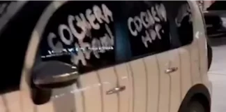 Le pintaron el auto por tapar una cochera