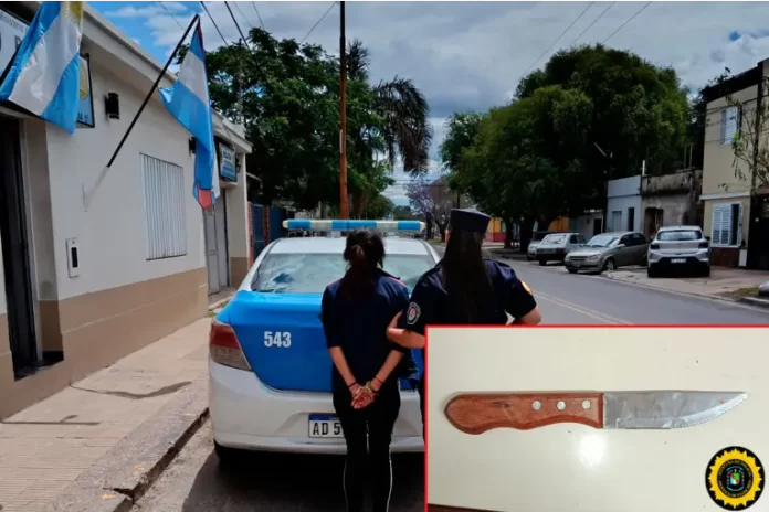 La mujer detenida y el cuchillo secuestrado. Foto: P.E.R. La mujer detenida y el cuchillo secuestrado. Foto: P.E.R.