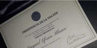El diploma que recibió el entrerriano. Foto: Diario Río Uruguay.