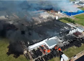 Explosión e incendio en parque industrial de Ezeiza. Foto: Alessia Maccioni / La Nación.