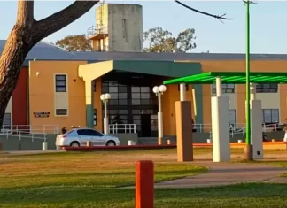 Intento de rapto en una escuela primaria de Federación: investigan el accionar de un hombre en una camioneta negra. Foto (PER).