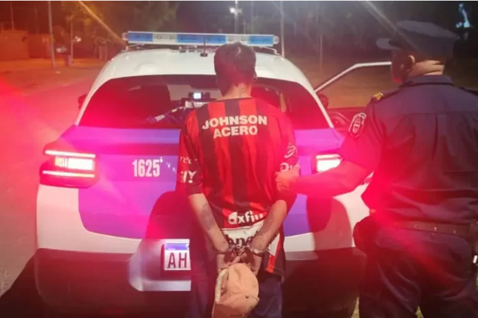 Detuvieron a un hombre tras ser captado intentando robar en la cancha de sóftbol de Patronato. Foto: (PER)