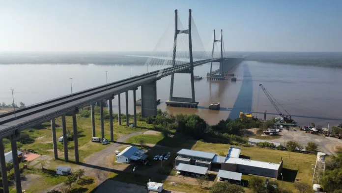 El Gobierno adjudicó la concesión de la Ruta del Mercosur El Gobierno adjudicó la concesión de la Ruta del Mercosur
