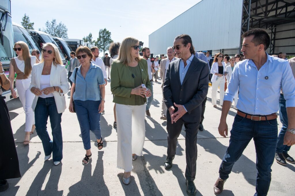 Paraná presentó la nueva flota 0 km del Sistema de Transporte Urbano. Foto: (MP)