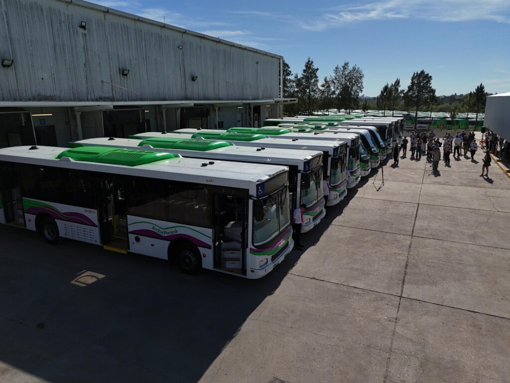 Paraná presentó la nueva flota 0 km del Sistema de Transporte Urbano. Foto: (MP)