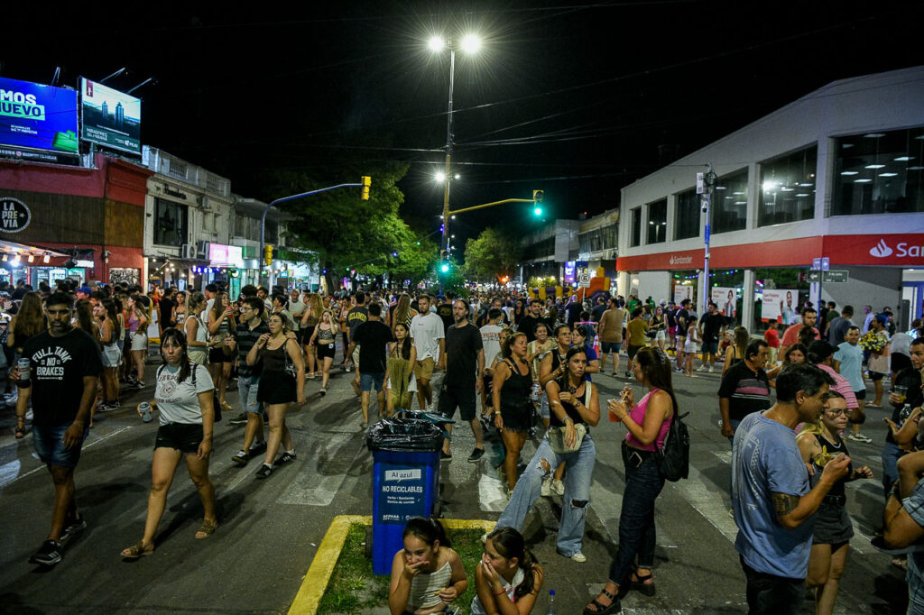 Multitudinario festival en Paraná de Viví Paseo 25 de Mayo. Foto: (MdP)