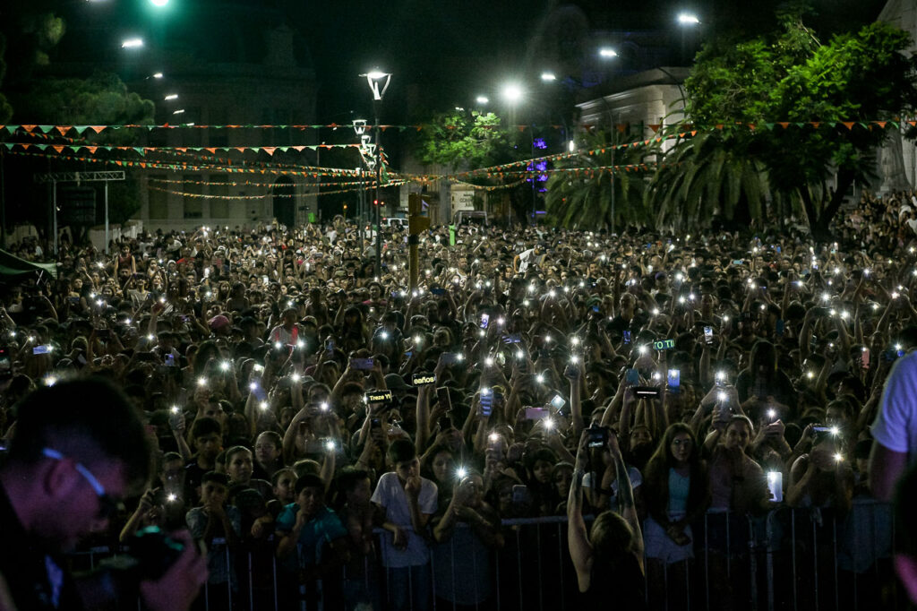 Multitudinario festival en Paraná de Viví Paseo 25 de Mayo. Foto: (MdP)