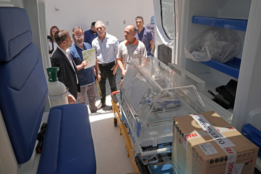 Hospitales de Paraná recibieron ambulancias. Foto: (GER)