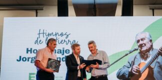 Frigerio encabezó un emotivo homenaje a Jorge Méndez en el CPC