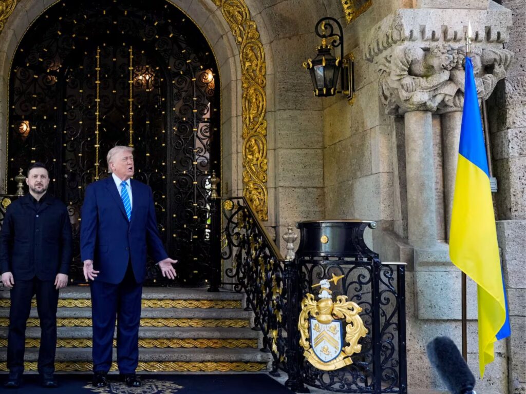 Donald Trump recibió a Volodimir Zelenski en la Florida (Foto: AP)