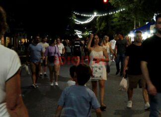Crespo vivió la 7° Feria Navideña en pleno centro de la ciudad Crespo vivió la 7° Feria Navideña. Foto: Elochodigital