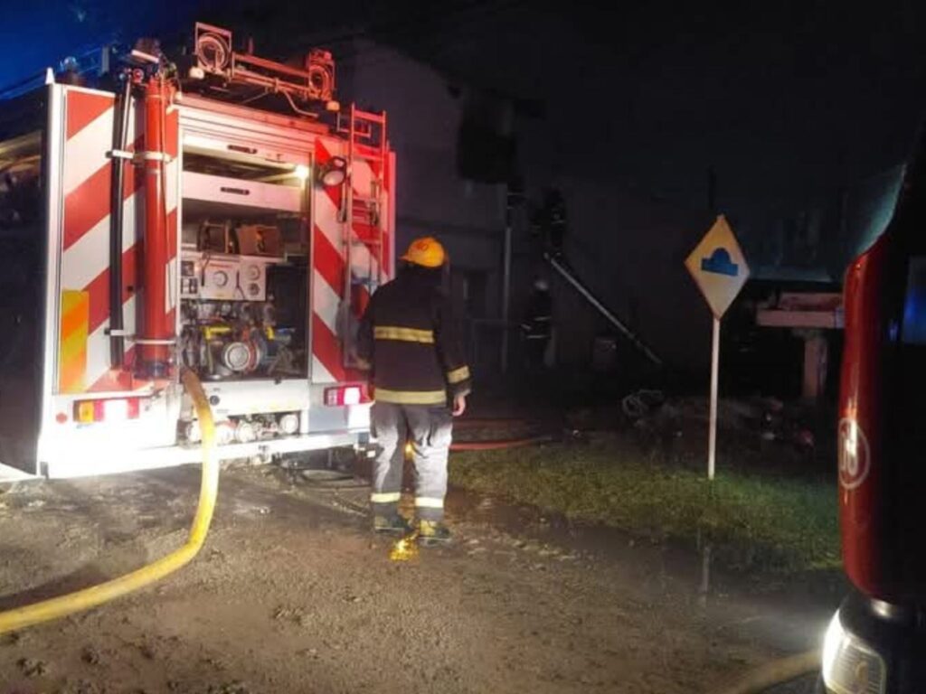 Incendio en Crespo. Foto: BVC