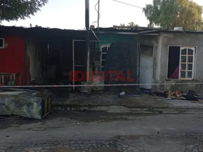 Dos mujeres murieron atrapadas en un incendio en una rotisería en Victoria